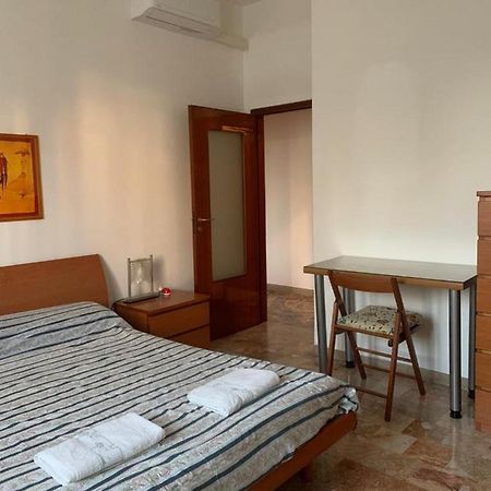 Comfortable Room Suitable 1-2 Pax Болонья Екстер'єр фото